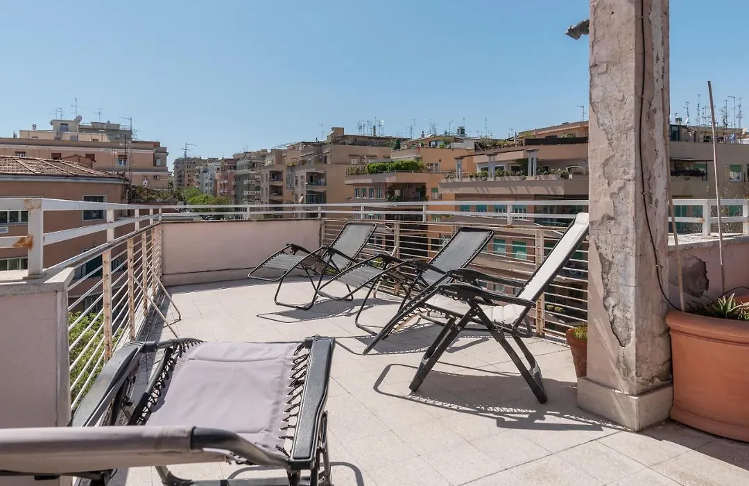 Guesthost - Sunny Terrace Apt In Piazza Bologna-1