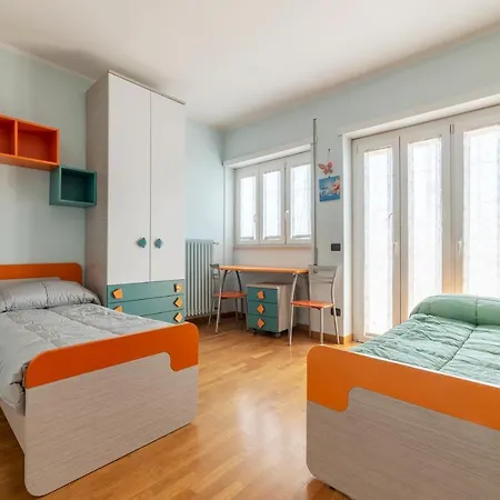 Guesthost - Sunny Terrace Apt In Piazza Bologna-2